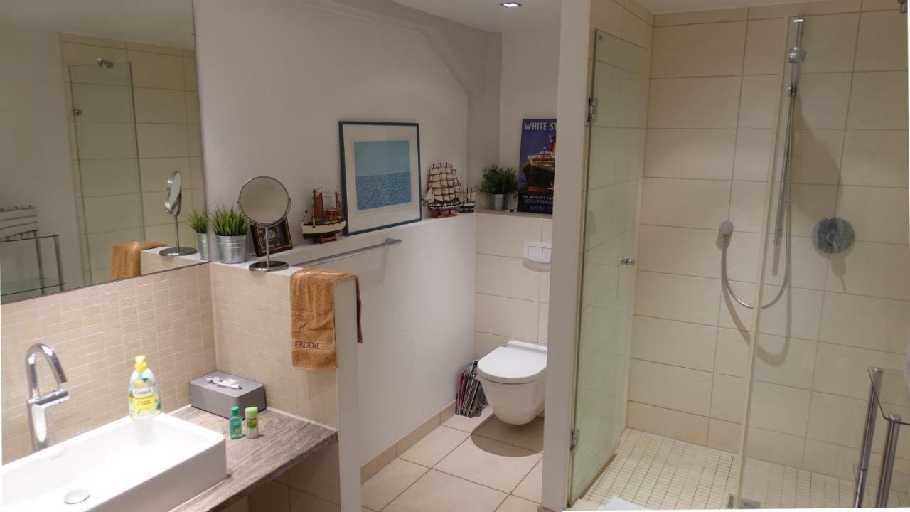 קלן Grosszuegiges Zimmer Mit Badezimmer In Rheinwohnung מראה חיצוני תמונה